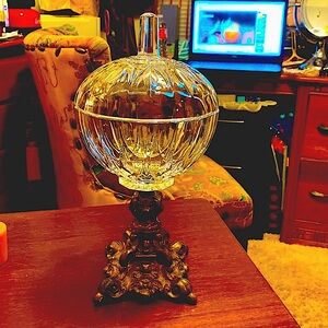 Vintage Crystal Bowl W/ Metal 4 Feet Stand.SO BEAUTIFUL!!!♥️♥️♥️